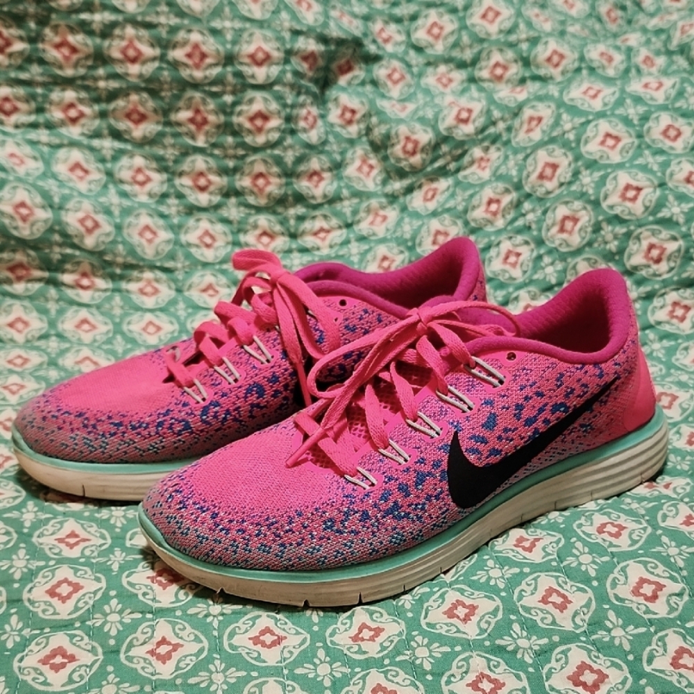 Nike Natural Running Shoes Pink And Blue